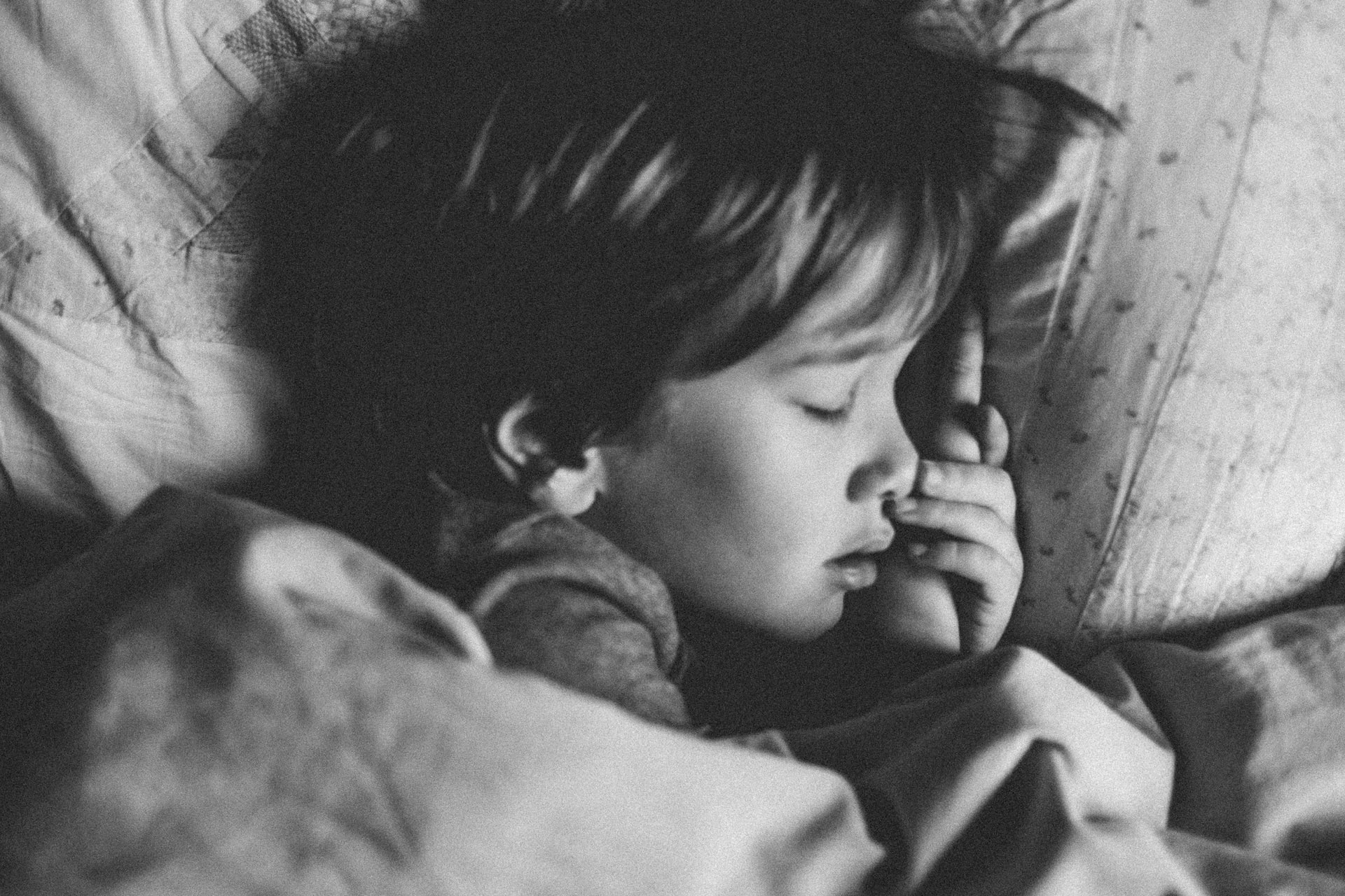 Sover dit barn uroligt om natten?